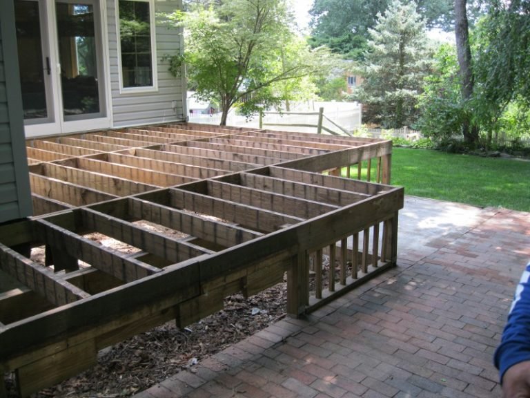 Deck Disassembly Service in Lincoln NE | LNK Hauling Junk & Moving